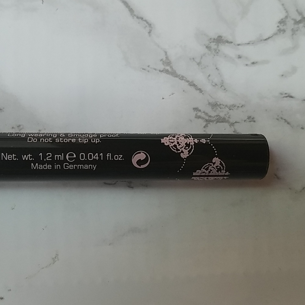 Girlactik black precise eyeliner felt tip marker - Picture 3 of 7